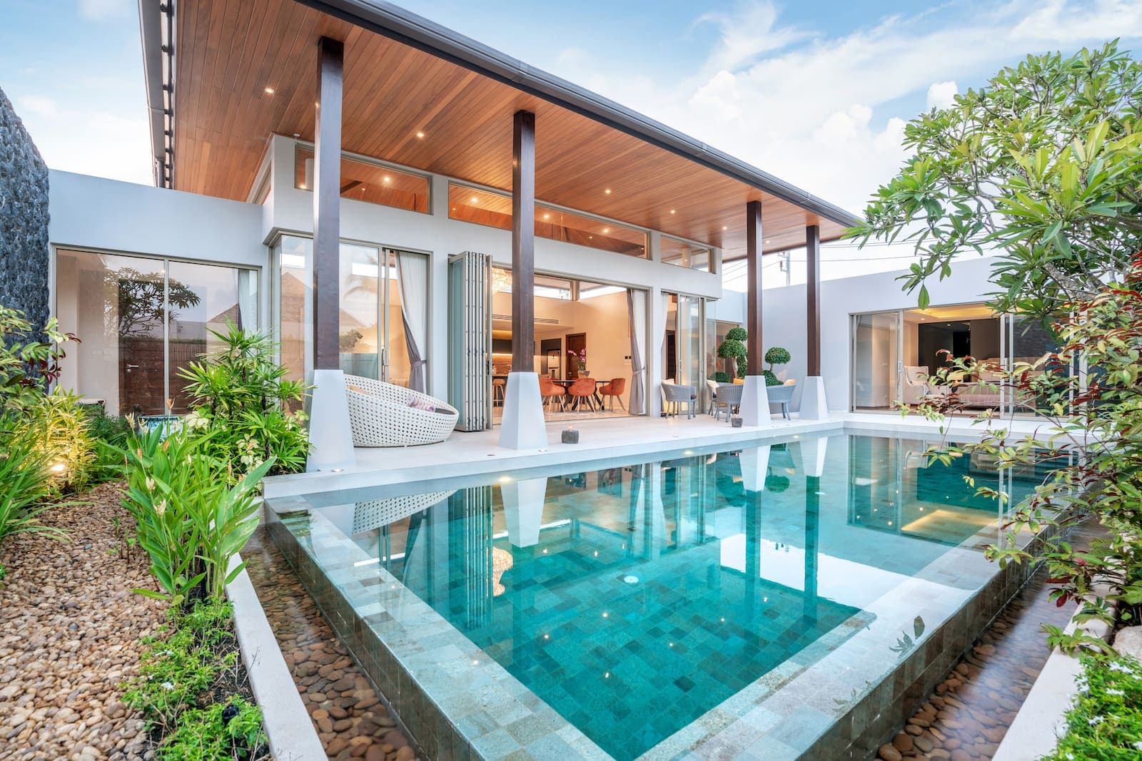 Vacation Rentals & Suites